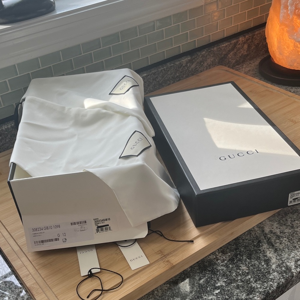 Gucci Shoe Box with White Dust Bags